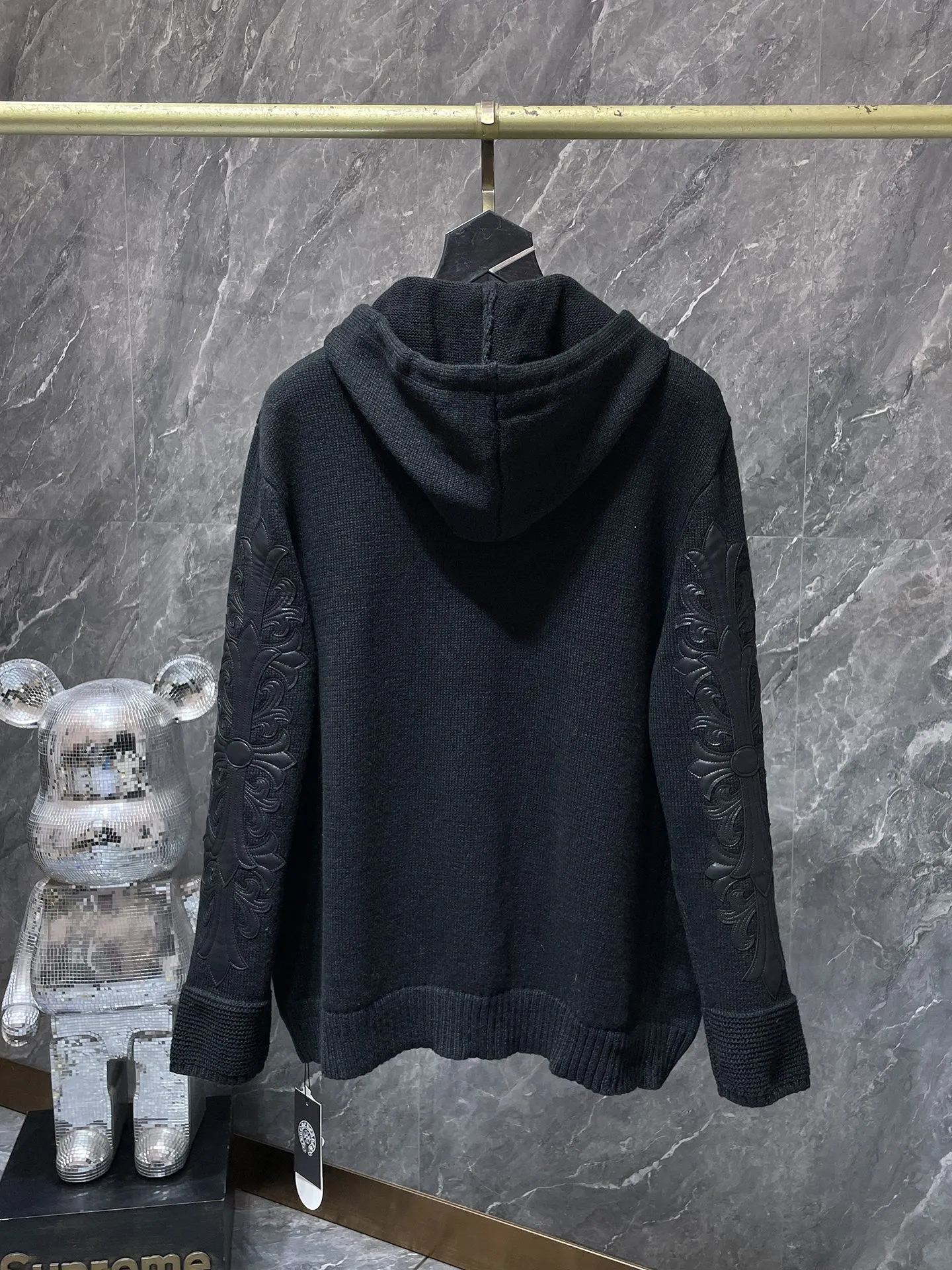 P296 Chrome Hearts Autumn and Winter Sweater Series The same style zipper sweater as the official website. Cross-pattern leather on both arms. Selected high-quality wool and 100% cotton knitted fabric. Not an ordinary version on the market! ! Recommended color: black Size: S, M, L, XL